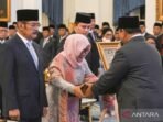 Penganugerahan-Pahlawan-Nasional-101125-hma-03
