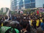 Situasi-aksi-demonstrasi-yang-digelar-mahasiswa-dan-masyarakat-sipil-di-Jalan-MH-Thamrin