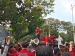 MAHASISWA-UNJUK-RASA-BEM-UBK-menggelar-aksi-unjuk-rasa-ss